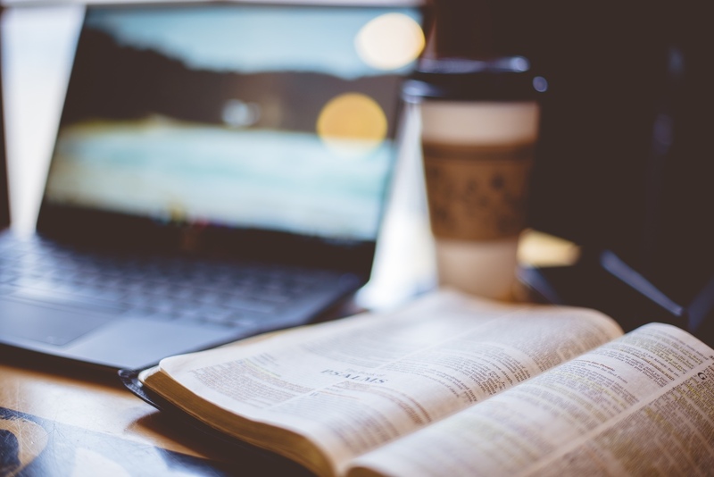 Top 5 Aplicativos da Bíblia Online para sua Fé